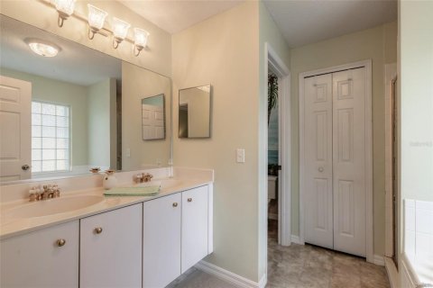 House in South Daytona, Florida 3 bedrooms, 147.99 sq.m. № 2147981 - photo 24