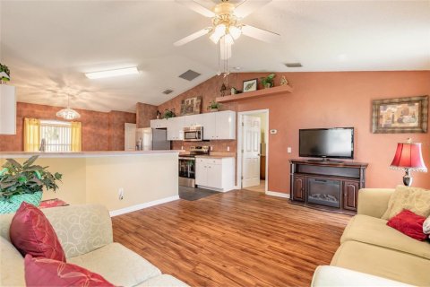 House in South Daytona, Florida 3 bedrooms, 147.99 sq.m. № 2147981 - photo 11
