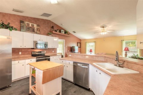 House in South Daytona, Florida 3 bedrooms, 147.99 sq.m. № 2147981 - photo 18