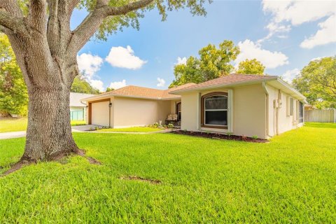 House in South Daytona, Florida 3 bedrooms, 147.99 sq.m. № 2147981 - photo 4