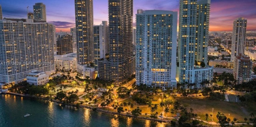 Кондоминиум с 1 спальней в Майами, Флорида № 2041331