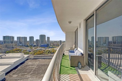 Снять в аренду кондоминиум в Майами, Флорида 1 спальня, 76.27м2, № 2041331 - фото 30