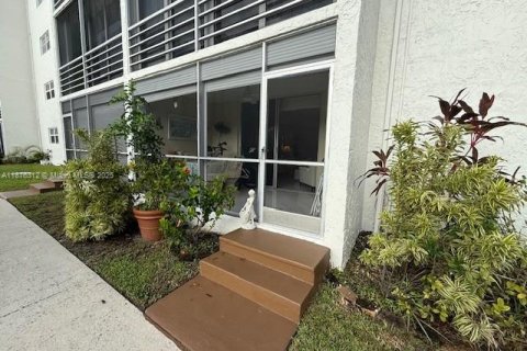 Condo in Dania Beach, Florida, 2 bedrooms  № 1923156 - photo 21