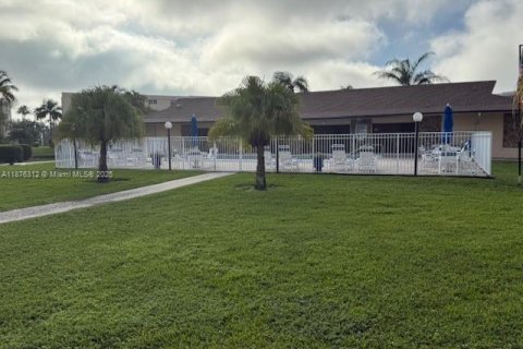 Condo in Dania Beach, Florida, 2 bedrooms  № 1923156 - photo 29