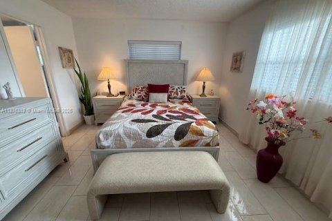 Condo in Dania Beach, Florida, 2 bedrooms  № 1923156 - photo 11