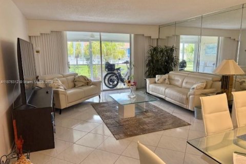 Condo in Dania Beach, Florida, 2 bedrooms  № 1923156 - photo 3