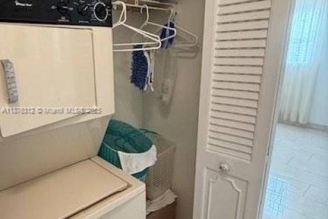 Condo in Dania Beach, Florida, 2 bedrooms  № 1923156 - photo 26
