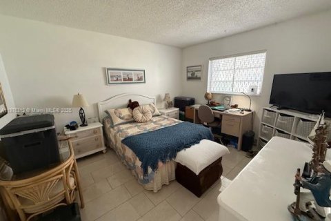 Condo in Dania Beach, Florida, 2 bedrooms  № 1923156 - photo 18