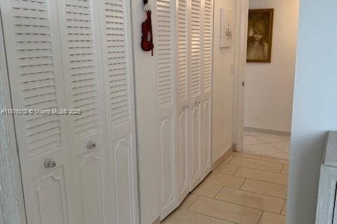 Condo in Dania Beach, Florida, 2 bedrooms  № 1923156 - photo 15