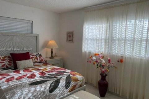 Condo in Dania Beach, Florida, 2 bedrooms  № 1923156 - photo 9