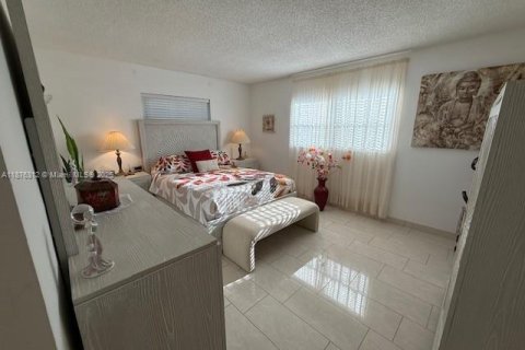 Condo in Dania Beach, Florida, 2 bedrooms  № 1923156 - photo 10