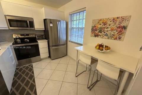Condo in Dania Beach, Florida, 2 bedrooms  № 1923156 - photo 5