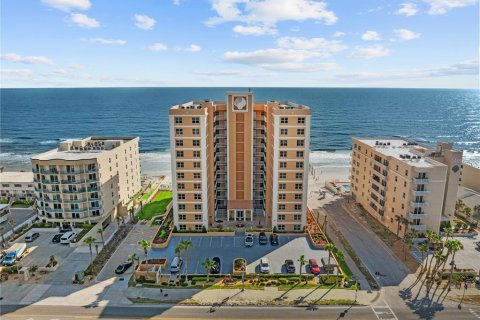 Condo in Daytona Beach, Florida, 3 bedrooms  № 1614013 - photo 1