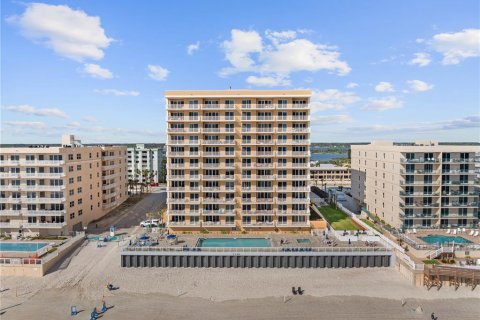 Condo in Daytona Beach, Florida, 3 bedrooms  № 1614013 - photo 2