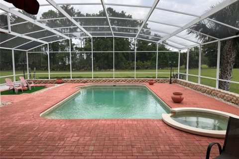House in Sorrento, Florida 5 bedrooms, 363.43 sq.m. № 2210923 - photo 18