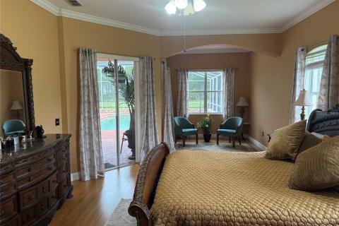 House in Sorrento, Florida 5 bedrooms, 363.43 sq.m. № 2210923 - photo 15