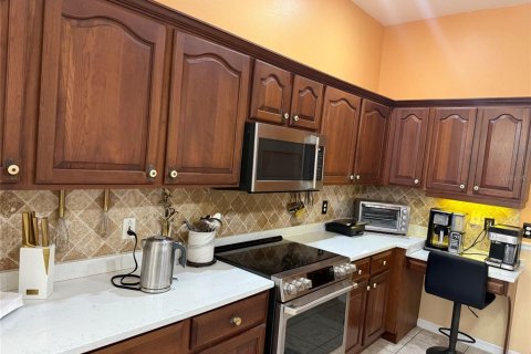 House in Sorrento, Florida 5 bedrooms, 363.43 sq.m. № 2210923 - photo 14