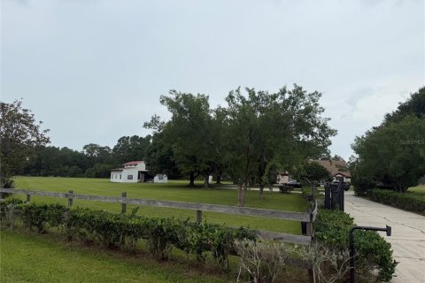 House in Sorrento, Florida 5 bedrooms, 363.43 sq.m. № 2210923 - photo 7