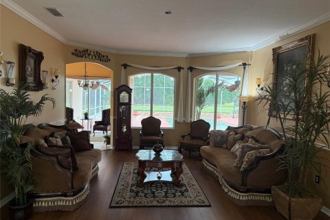 House in Sorrento, Florida 5 bedrooms, 363.43 sq.m. № 2210923 - photo 10