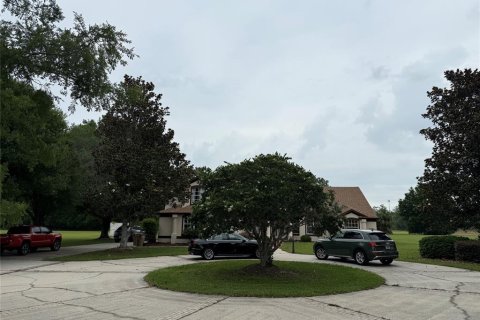 House in Sorrento, Florida 5 bedrooms, 363.43 sq.m. № 2210923 - photo 3