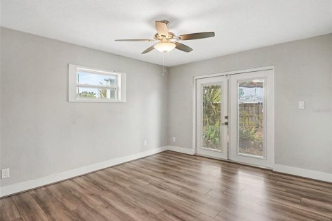 House in Sarasota, Florida 3 bedrooms, 168.99 sq.m. № 2219061 - photo 28