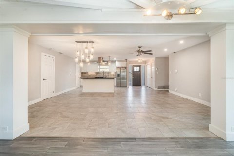 House in Sarasota, Florida 3 bedrooms, 168.99 sq.m. № 2219061 - photo 10