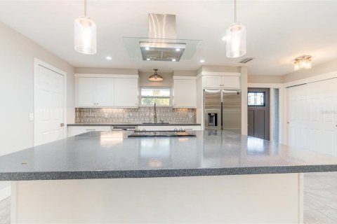 House in Sarasota, Florida 3 bedrooms, 168.99 sq.m. № 2219061 - photo 16