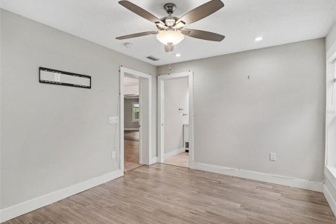 House in Sarasota, Florida 3 bedrooms, 168.99 sq.m. № 2219061 - photo 20