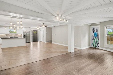 House in Sarasota, Florida 3 bedrooms, 168.99 sq.m. № 2219061 - photo 6