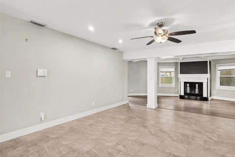 House in Sarasota, Florida 3 bedrooms, 168.99 sq.m. № 2219061 - photo 5