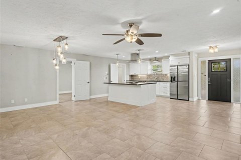 House in Sarasota, Florida 3 bedrooms, 168.99 sq.m. № 2219061 - photo 11