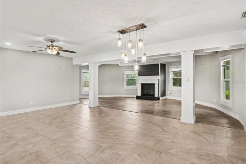 House in Sarasota, Florida 3 bedrooms, 168.99 sq.m. № 2219061 - photo 7
