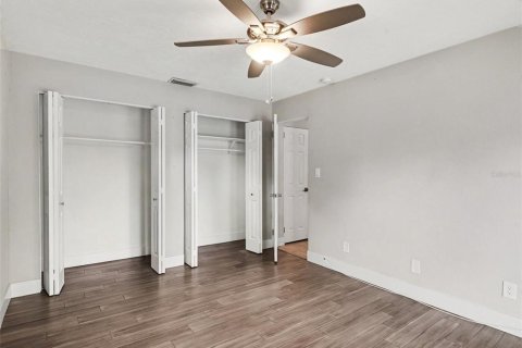 House in Sarasota, Florida 3 bedrooms, 168.99 sq.m. № 2219061 - photo 24