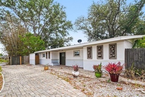 House in Sarasota, Florida 3 bedrooms, 168.99 sq.m. № 2219061 - photo 2