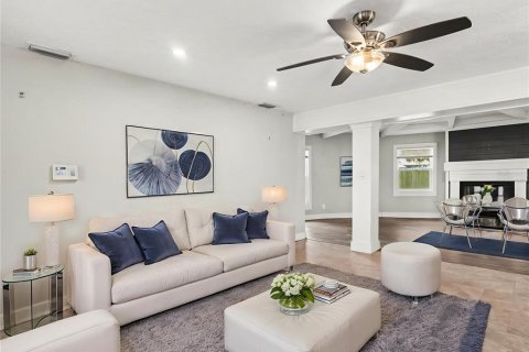 House in Sarasota, Florida 3 bedrooms, 168.99 sq.m. № 2219061 - photo 8
