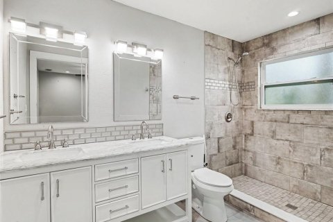 House in Sarasota, Florida 3 bedrooms, 168.99 sq.m. № 2219061 - photo 25