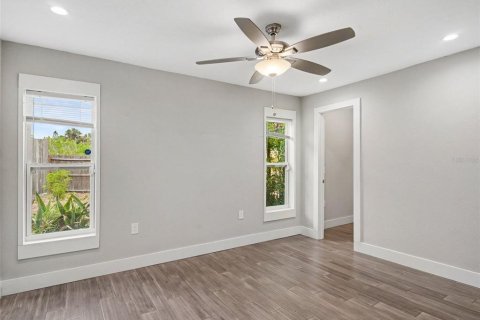 House in Sarasota, Florida 3 bedrooms, 168.99 sq.m. № 2219061 - photo 22