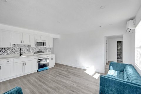 House in Miramar, Florida 4 bedrooms, 128.95 sq.m. № 2155073 - photo 6