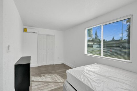 House in Miramar, Florida 4 bedrooms, 128.95 sq.m. № 2155073 - photo 20