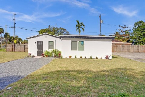 House in Miramar, Florida 4 bedrooms, 128.95 sq.m. № 2155073 - photo 2