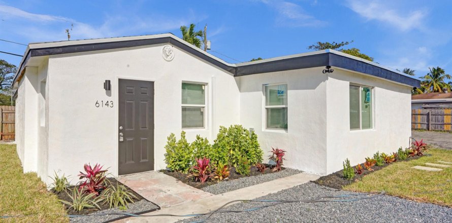 House in Miramar, Florida 4 bedrooms, 128.95 sq.m. № 2155073