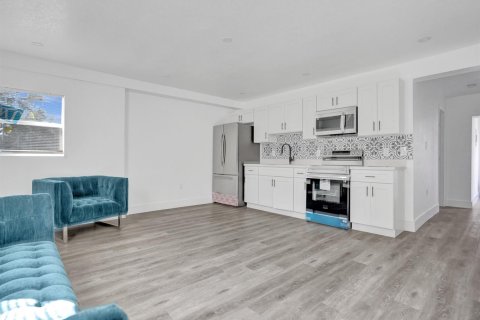 House in Miramar, Florida 4 bedrooms, 128.95 sq.m. № 2155073 - photo 5
