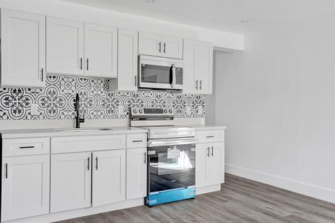 House in Miramar, Florida 4 bedrooms, 128.95 sq.m. № 2155073 - photo 7