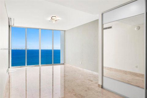 Condo in Sunny Isles Beach, Florida, 4 bedrooms  № 2069577 - photo 11