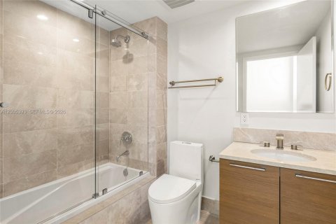 Condo in Sunny Isles Beach, Florida, 4 bedrooms  № 2069577 - photo 17