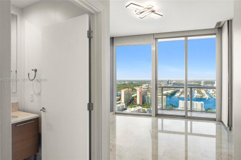 Condo in Sunny Isles Beach, Florida, 4 bedrooms  № 2069577 - photo 24