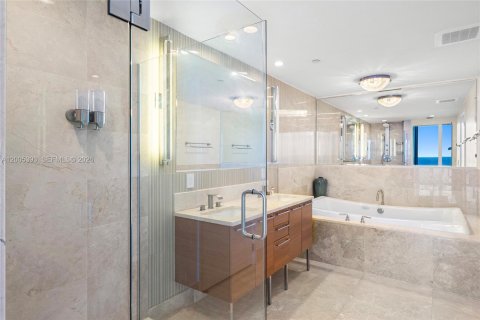 Condo in Sunny Isles Beach, Florida, 4 bedrooms  № 2069577 - photo 12