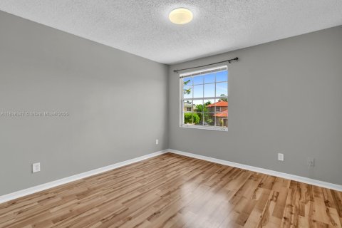House in Pembroke Pines, Florida 4 bedrooms, 205.59 sq.m. № 1825717 - photo 22