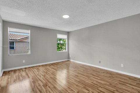 House in Pembroke Pines, Florida 4 bedrooms, 205.59 sq.m. № 1825717 - photo 17