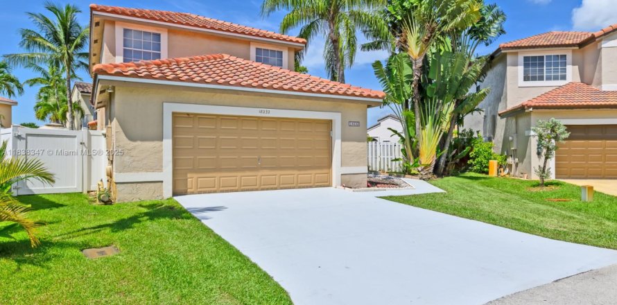 House in Pembroke Pines, Florida 4 bedrooms, 205.59 sq.m. № 1825717